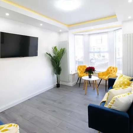 Open Mind Property - 6 Luxury Bedrooms With Free Parking Portsmouth Exterior photo