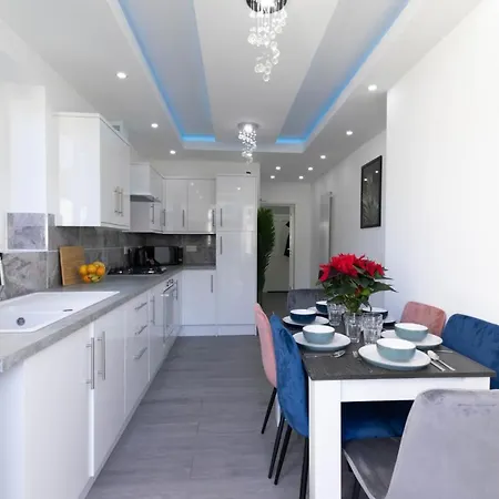 Open Mind Property - 6 Luxury Bedrooms With Free Parking Portsmouth Exterior photo