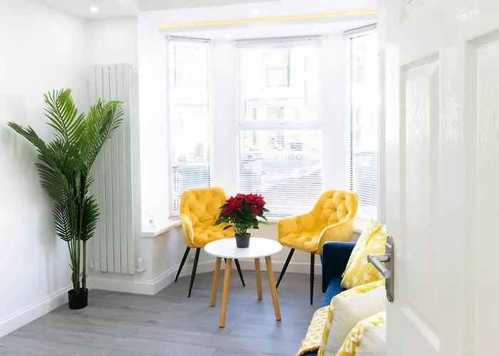 Open Mind Property - 6 Luxury Bedrooms With Free Parking