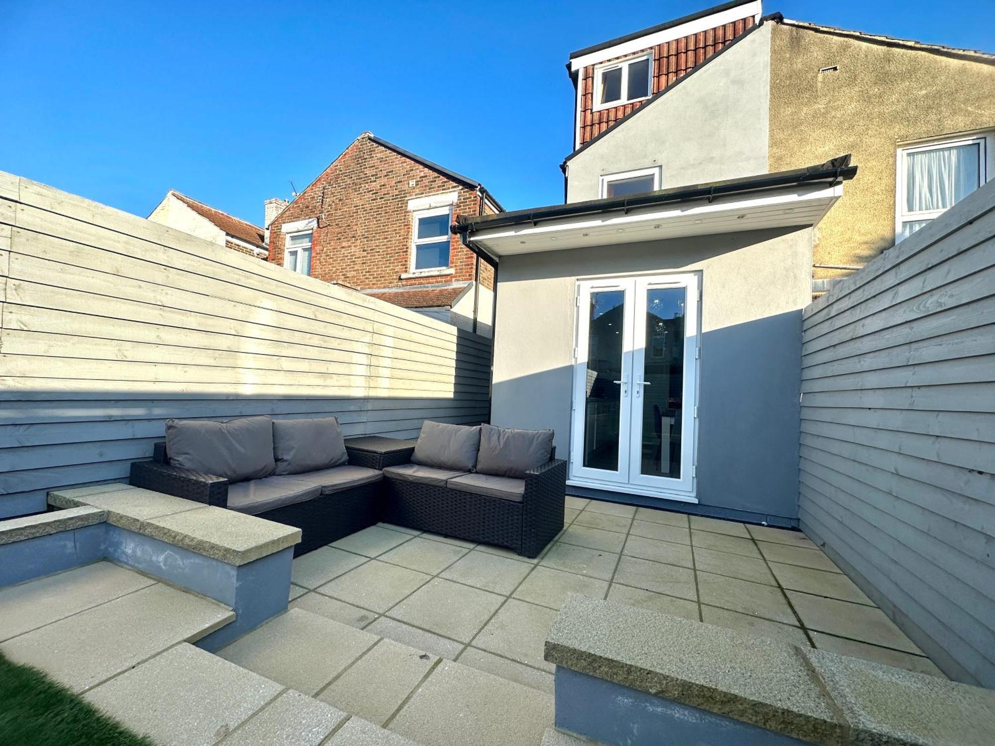 Holiday home Open Mind Property - 6 Luxury Bedrooms With Free Parking
