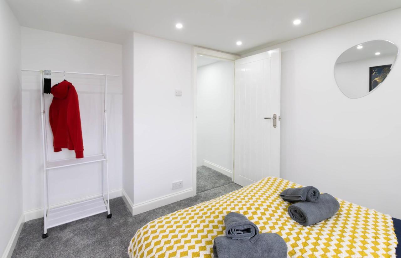 Open Mind Property - 6 Luxury Bedrooms With Free Parking Hébergement de vacances
