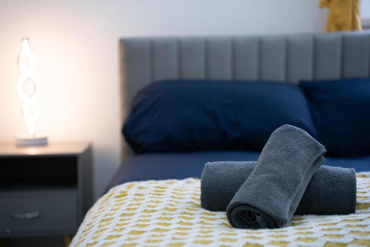 Open Mind Property - 6 Luxury Bedrooms With Free Parking Hébergement de vacances *