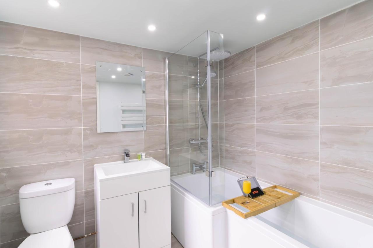 Open Mind Property - 6 Luxury Bedrooms With Free Parking Hébergement de vacances *